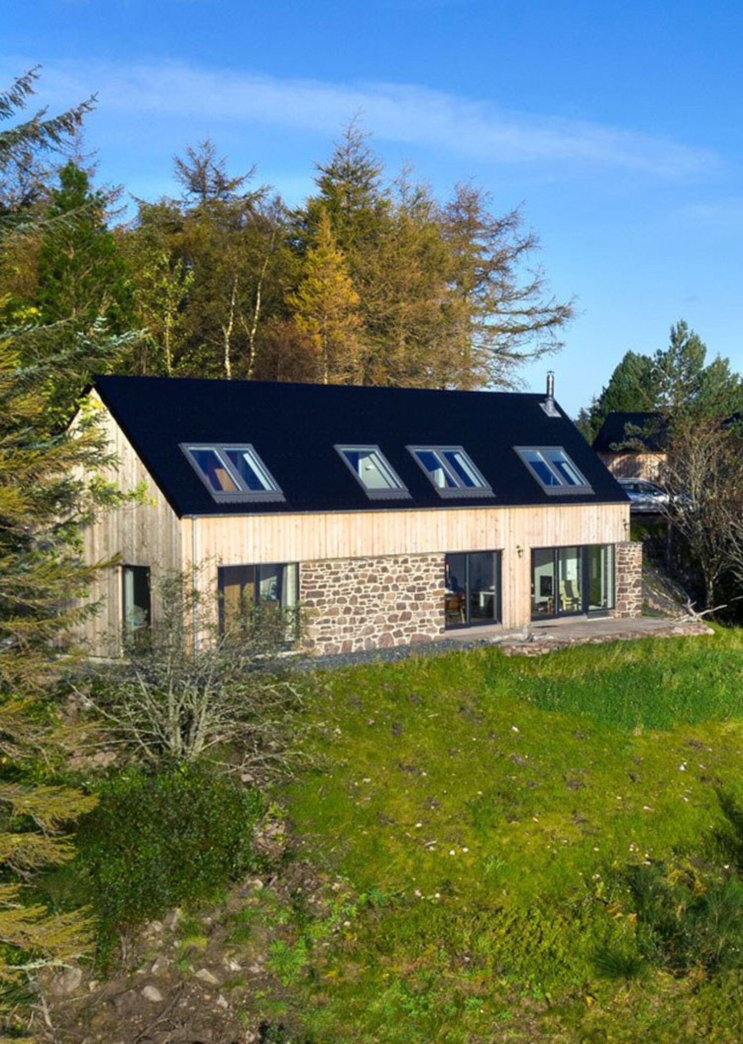 R3 E Badachro exterior g